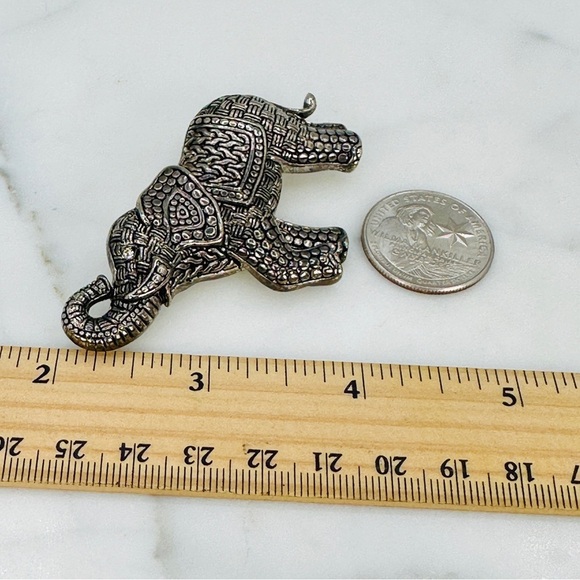 Vintage Elephant Brooch Pin Silver Tone Intricate Unisex Lucky 80s Trunk Up Boho - Picture 8 of 9